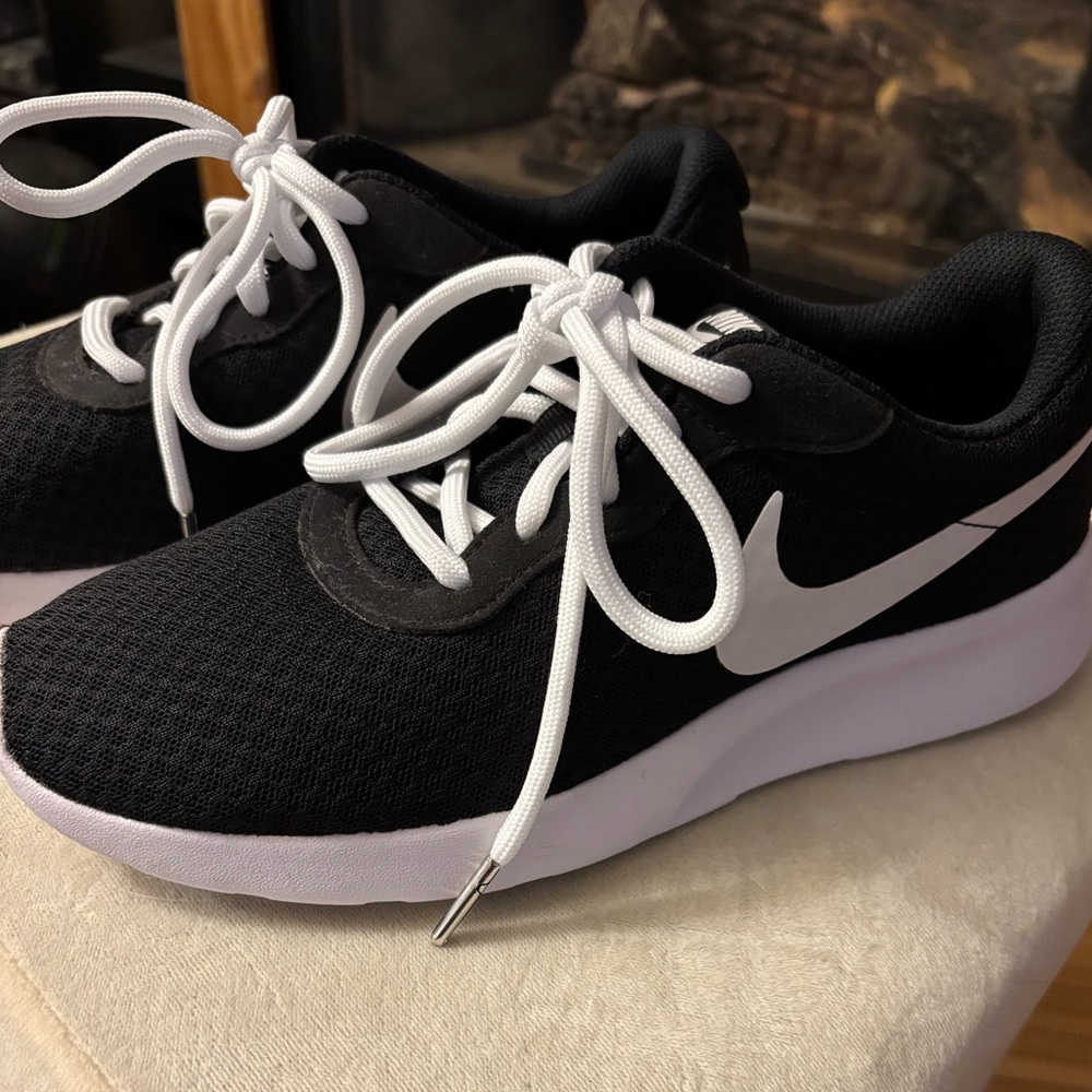 Nike shoes
Women’s size 7 - Picture 4 of 12